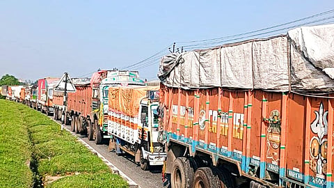 ममता बनर्जी सरकार ने 24 घंटे बाद खोला झारखंड-बंगाल बॉर्डर