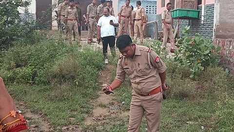 खनन माफियाओं ने पुलिस टीम पर झोंका फायर