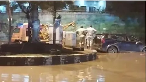 फरीदाबाद हादसे पर पुलिस का दावा, चेतावनियों के बावजूद अंडरपास में घुसे कार चालक