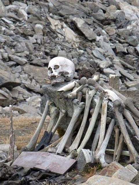 Roopkund Lake (2)