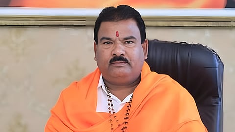 शिवसेना विधायक गायकवाड़ के बिगड़े बाेल, कहा- राहुल गांधी की जीभ काटने वाले को 11 लाख रुपए दूंगा
