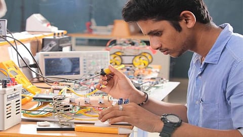 संघ लोक सेवा आयोग (UPSC) ने इंजीनियरिंग सेवा परीक्षा 2025 अधिसूचना जारी।