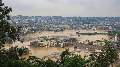 नेपाल में मूसलाधार बारिश के कारण भूस्खलन और बाढ़, 99 लोगों की मौत