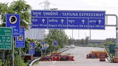 यमुना एक्सप्रेसवे, टोल टैक्स बढ़ाया