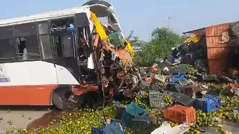 महाराष्ट्र के जालना में दर्दनाक हादसा, बस और ट्रक में जबरदस्त टक्कर, 6 की मौत 17 लाेग घायल