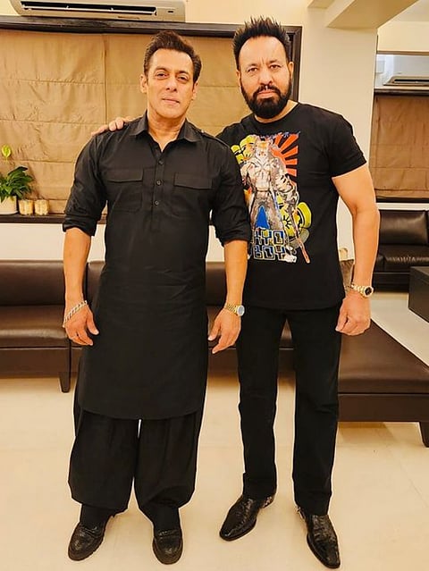 How much does Salman Khan bodyguard Shera earn who is the current bodyguard of Salman Khan