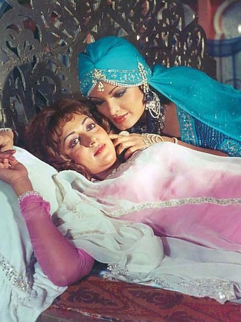 actress hema malini and parveen babi relationship humor during film razia sultan kissing scene