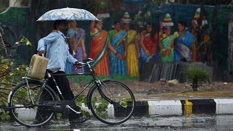देशभर में कई राज्यों में अभी भी मानसून सक्रिय बना हुआ है।