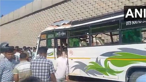 राजस्थान के लक्ष्मणगढ़ में निजी बस के दुर्घटनाग्रस्त होने से 12 लोगों की मौत,