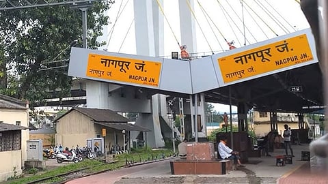 नागपुर रेलवे स्टेशन पर दिनदहाड़े हत्या, 4 लोगों पर किया हमला, दो की मौत