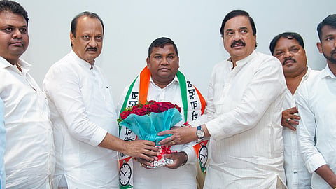 महाराष्ट्र में विधानसभा चुनाव से पहले कांग्रेस को बड़ा झटका, दिग्गज आदिवासी नेता ने थामा एनसीपी का दामन