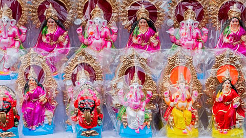 दिवाली, पुरानी मूर्तियों का क्या करना चाहिए