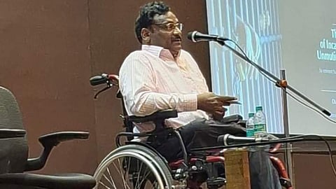 नई दिल्ली : दिल्ली यूनिवर्सिटी के पूर्व प्रोफेसर जीएन साईंबाबा साहब का 57 साल की उम्र में निधन हो गया है।