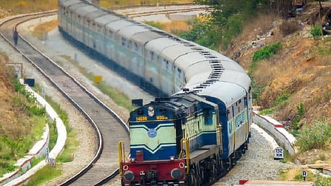 रेलवे सिग्नल से छेड़छाड़