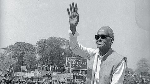 जयंती विशेष : बिहार से संपूर्ण क्रांति तक का सफर, जानिए जेपी की कहानी, जो अभी तक नहीं हुई है पुरानी