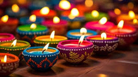 दिवाली के शुभ मौके पर इन गलतियों को करने से बचना चाहिए।