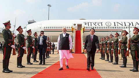 प्रधानमंत्री मोदी आसियान-भारत, पूर्वी एशिया शिखर सम्मेलन में हिस्सा लेने के लिए लाओस पहुंचे
