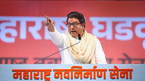 राज ठाकरे ने किया 'एकला चलो' का ऐलान, उद्धव ठाकरे व एकनाथ शिंदे पर कसा तंज