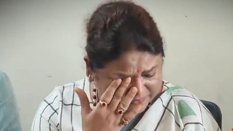 झारखंड चुनाव 2024: ऐसा क्या बोल गए कांग्रेस नेता इरफान, भरी सभा में रोने लगीं सीता सोरेन