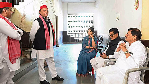 यूपी उपचुनाव के लिए करहल से तेज प्रताप यादव ने भरा पर्चा