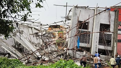 बेंगलुरु में जमींदोज हुई निर्माणाधीन इमारत; तीन मजदूरों की मौत, कई मलबे में दबे