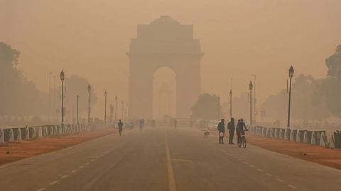 दिल्ली की हवा हुई जहरीली, दिवाली की रात AQI ने तोड़े सारे रिकॉर्ड