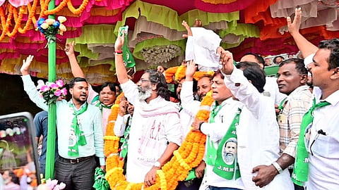 झारखंड चुनाव 2024: बरहेट से हेमंत सोरेन ने किया नामांकन, BJP ने इस सीट से अब तक नहीं उतारा उम्मीदवार