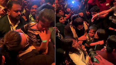 Ranveer Singh was seen carrying a crying girl in his lap in crowd fans became happy after watching video