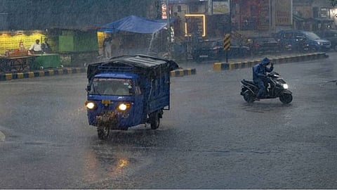 भारत में मानसून कहीं वापसी पर है तो कहीं अभी भी बारिश की संभावनाएं बनी हुई है।