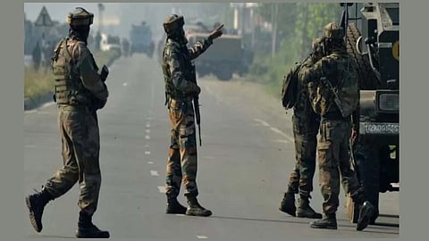 J&K: सोपोर में सुरक्षाबलों ने दो आतंकियों को किया ढेर, मुठभेड़ जारी