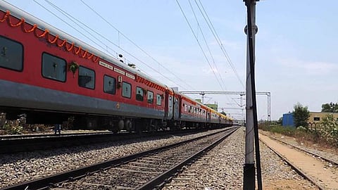 हावड़ा के नालपुर में रेल हादसा, पटरी से उतरी शालीमार सिकंदराबाद स्पेशल ट्रेन