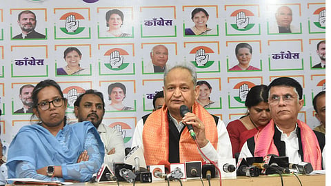 अशोक गहलाेत ने निर्वाचन आयोग पर उठाए सवाल, बोले- 'बटेंगे तो कटेंगे' वाले बयान पर कार्रवाई क्यों नहीं?