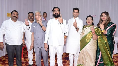 परिवार के साथ वोट देने पहुंचे CM शिंदे, बोले- महायुति को मिलेगा प्रचंड बहुमत