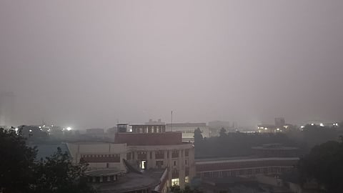 दिल्ली-NCR में हवा हुई और जहरीली, कल सुबह से लागू हो जाएगा GRAP-3, जानें किन चीजों पर लगेंगी पाबंदियां