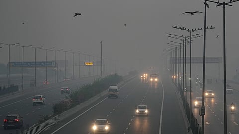 दिवाली के बाद दिल्ली में प्रदूषण नहीं हो रहा कम, आनंद विहार में AQI ने तोड़े सारे रिकॉर्ड