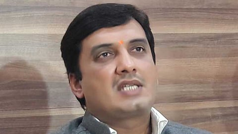 बीजेपी सांसद धनंजय महाडिक ने किया आचार संहिता का उल्लंघन, चुनाव आयोग ने जारी किया नोटिस