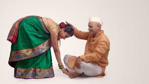 इनके' पैर भूलकर भी न छुएं,