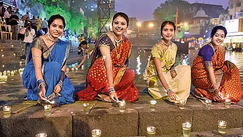 देव दिवाली के दिन क्या खरीदना है बड़ा शुभ