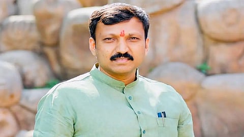 यूबीटी नेता निंबालकर का आरोप