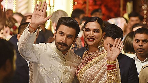 रणवीर सिंह और दीपिका पादुकोण की छठी एनिवर्सरी पर एक्टर ने शेयर की अनदेखी फोटोज, लिखा- आज का दिन है खास