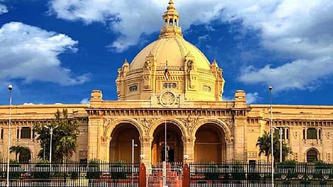यूपी विधान परिषद में नेताओं व अधिकारियों के रिश्तेदारों को मिली नौकरी