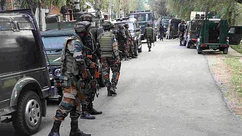 जम्मू-कश्मीर के सोपोर में एक बार फिर सुरक्षाबलों और आतंकियों की मुठभेड़, एक आतंकी ढेर