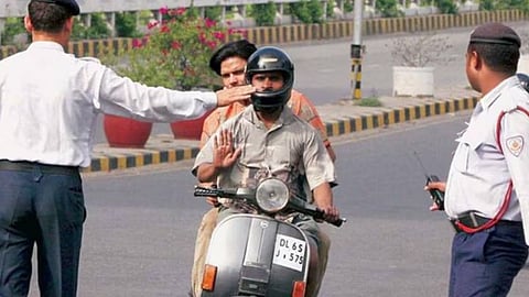 पुणे में यातायात नियम तोड़ने पर परिवहन विभाग लेगा सख्त एक्शन, जनता की सुरक्षा के लिए लागू हुआ ये नया रुल