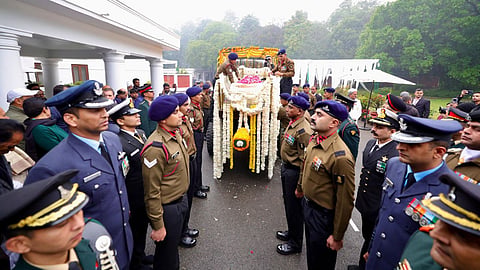 पंचतत्व में विलीन हुए मनमोहन, देश ने नम आंखों से दी अंतिम विदाई