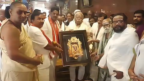 आरएसएस प्रमुख मोहन भागवत ने आंध्र प्रदेश के विजयवाड़ा में कनक दुर्गा मंदिर का दौरा किया