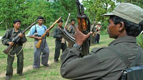 छत्तीसगढ़ के बीजापुर में 3 नक्सलियों ने किया सरेंडर तो सुकमा में 4 माओवादी अरेस्ट