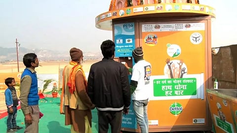 एफएमसीजी कंपनियां आने वाले दिनों में महाकुंभ में अपनी उपस्थिति को बढ़ाने की कोशिश कर रही है। शहरी बाजारों में एफएमसीजी प्रोडक्ट्स की बढ़ती कीमतों के चलते ग्रामीण जनसंख्या के साथ जोड़ने के लिए कोशिश कर रही हैं।