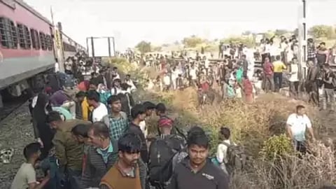 मौत के मुह में कूदे लोग! जलगांव में कैसे हो गई 12 की मौत, जानें हादसे से जुड़ी सभी बातें