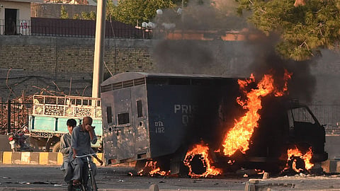 कराची में MWM का विरोध प्रदर्शन हिंसक हो गया, पुलिस और प्रदर्शनकारियों में झड़प, कई अधिकारी घायल