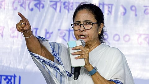 पश्चिम बंगाल की मुख्यमंत्री ममता बनर्जी ने फंड को लेकर केंद्र सरकार पर बोला हमला